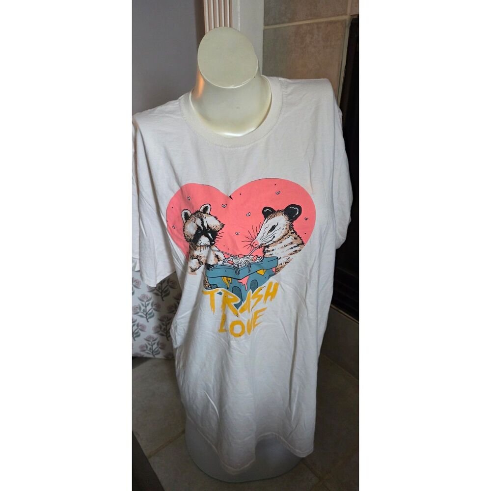 "Trash Love" Opossum & Raccoon Graphic T-Shirt - Unisex XL